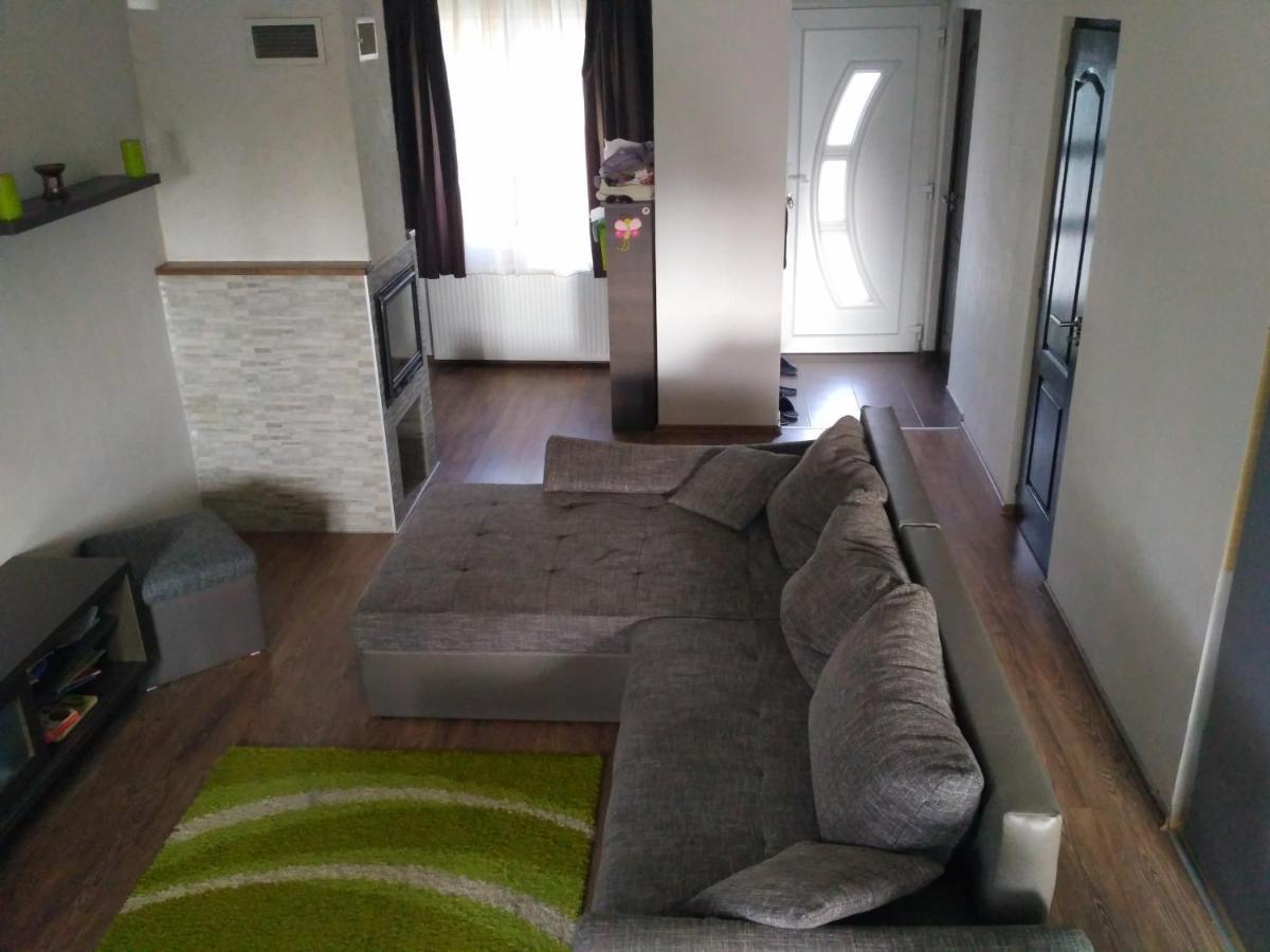 Family Holiday Apartman Nyiregyhaza Ngoại thất bức ảnh
